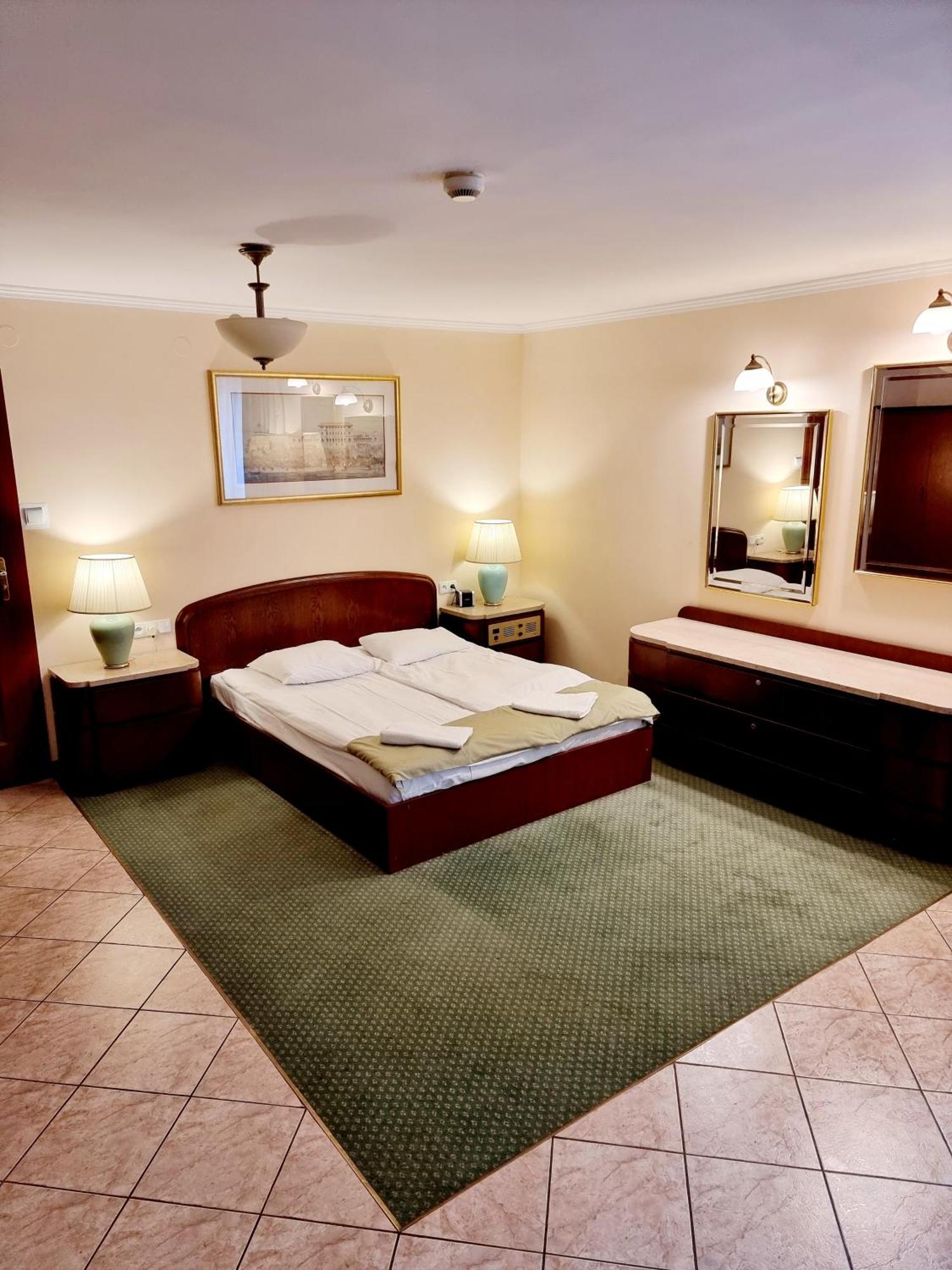 Hit Apartments Warsawa Bagian luar foto