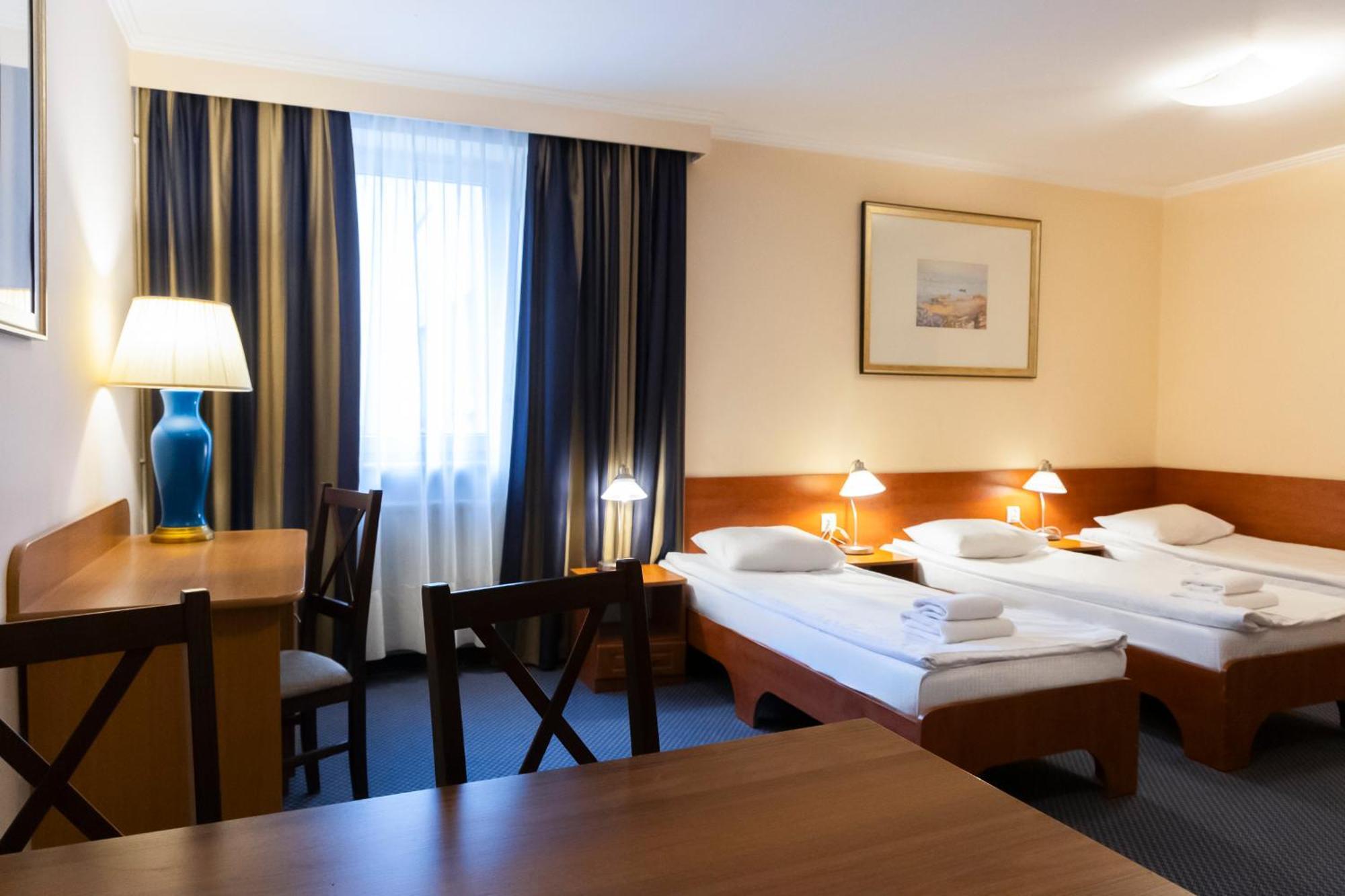 Hit Apartments Warsawa Bagian luar foto
