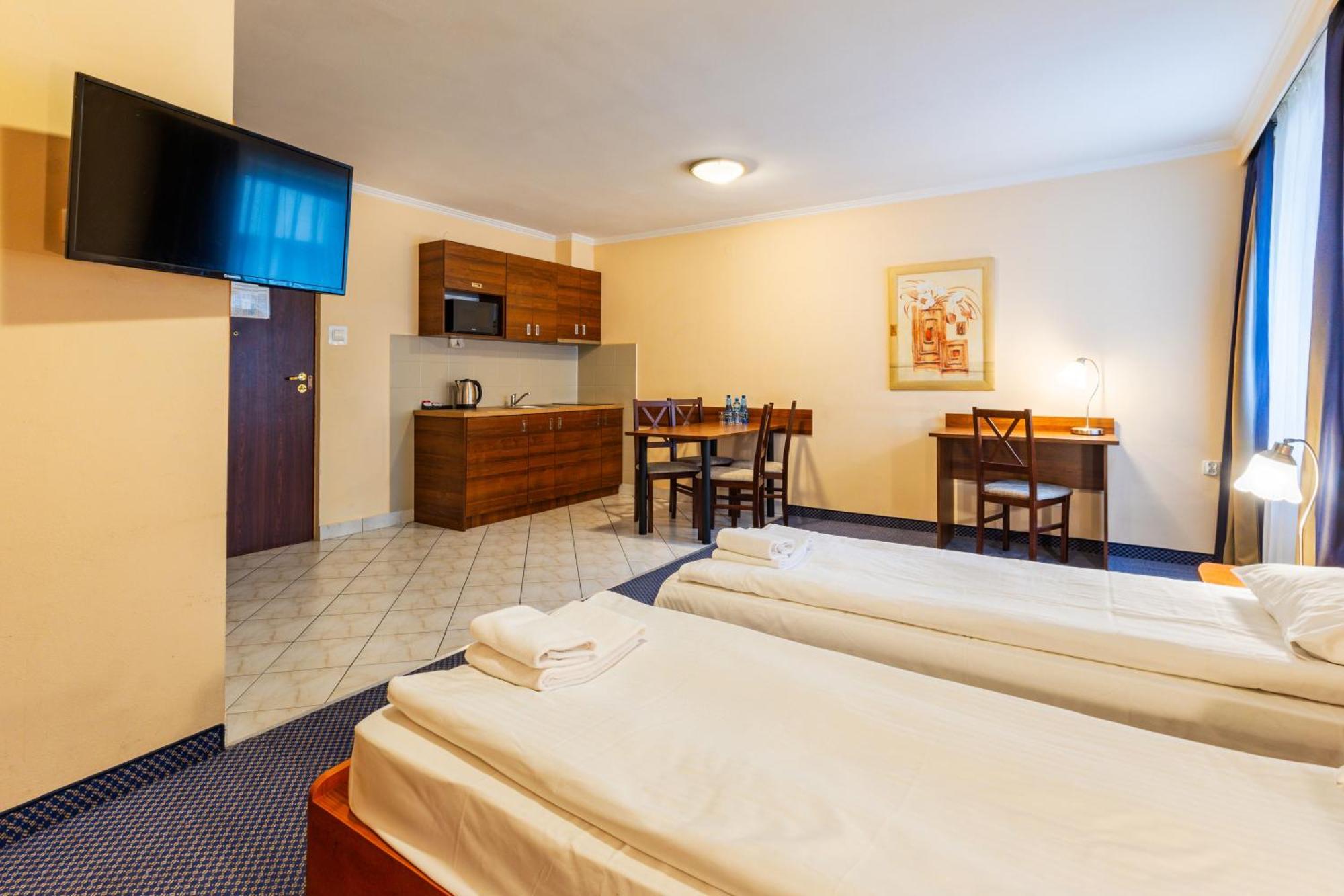 Hit Apartments Warsawa Bagian luar foto